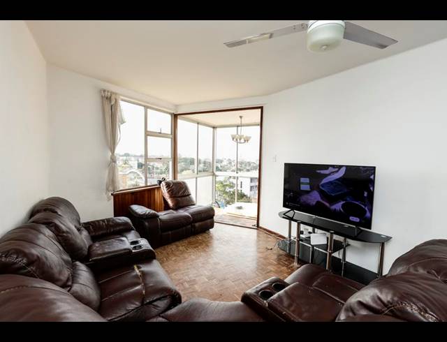 2 BEDROOM APARTMENT FOR SALE IN GLENWOOD